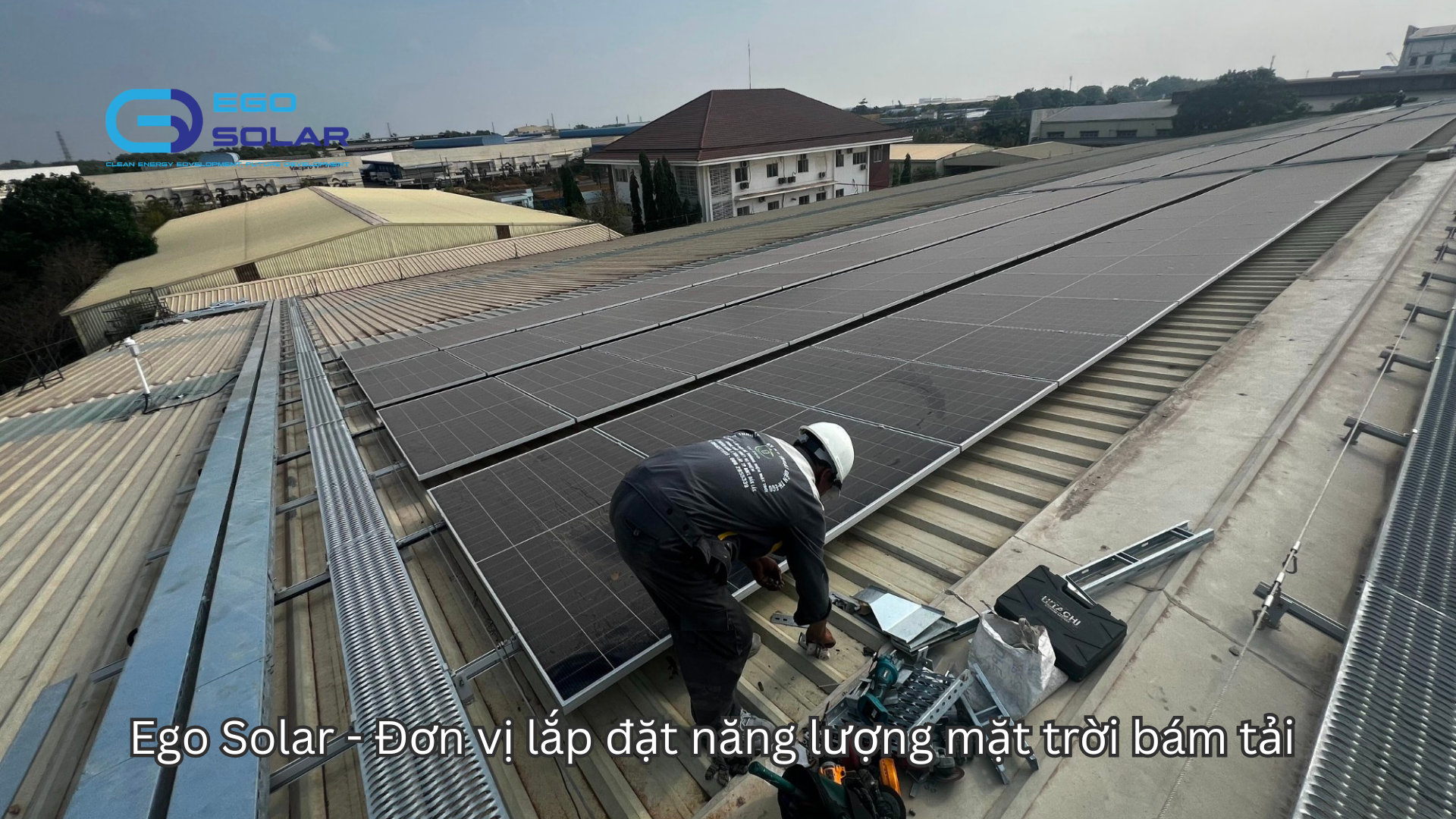 năng lượng mặt trời bám tải